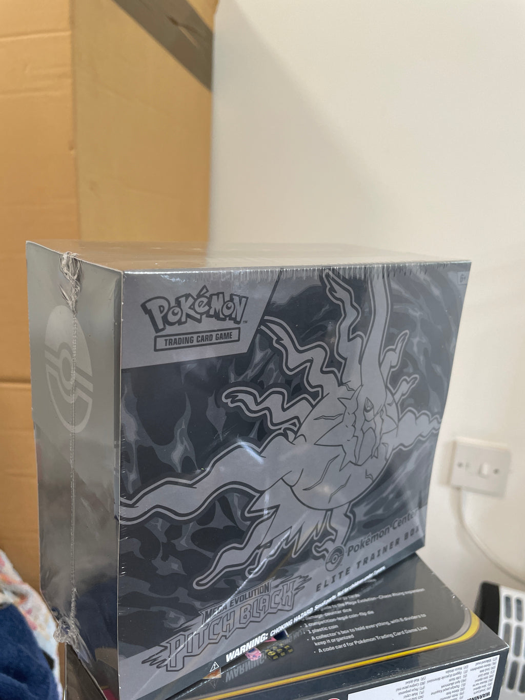 Pokémon Center Pitch Black ETB